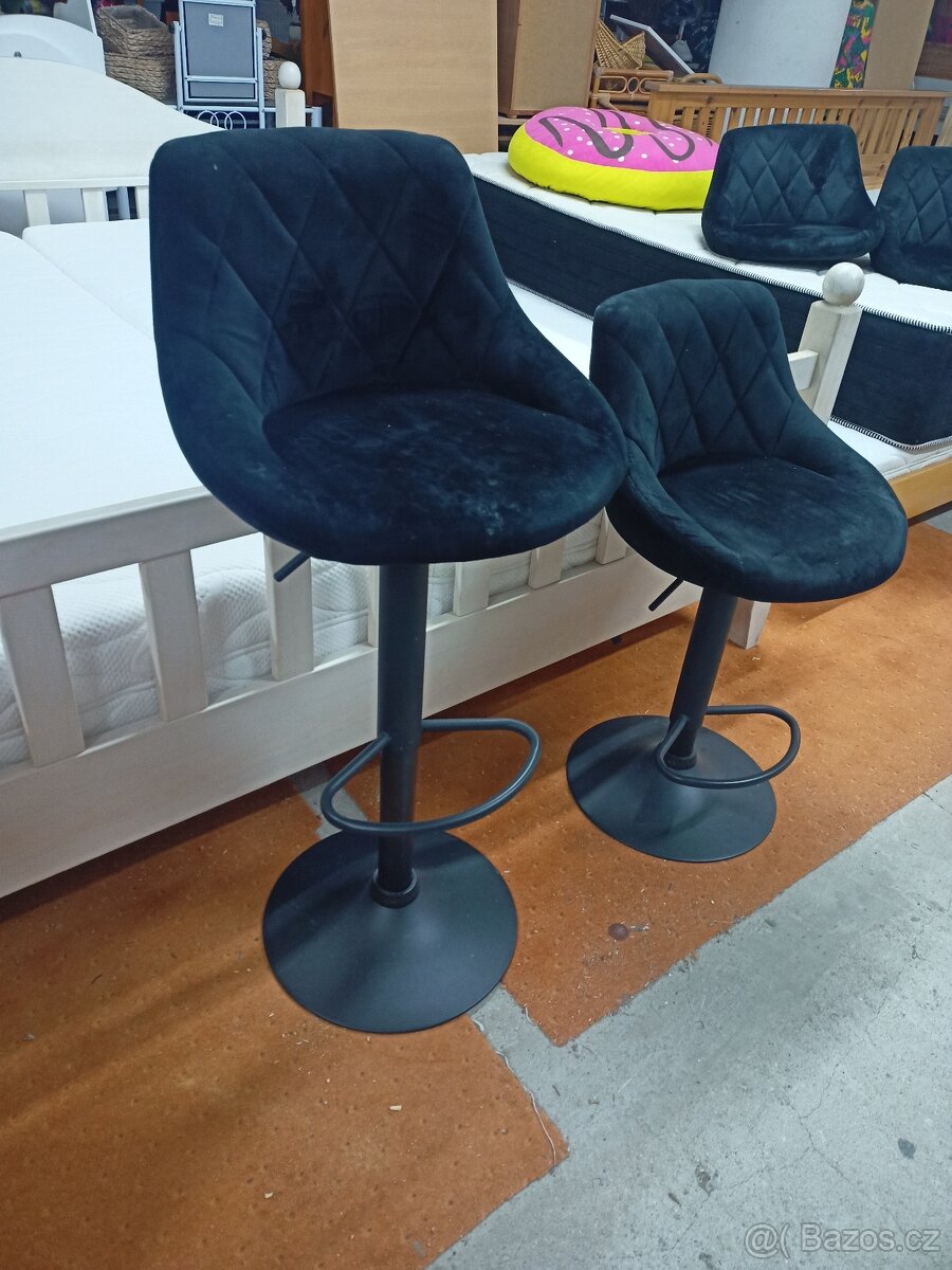 Prodám 2 x otáčecí zvedací hezké barové židle. - 4