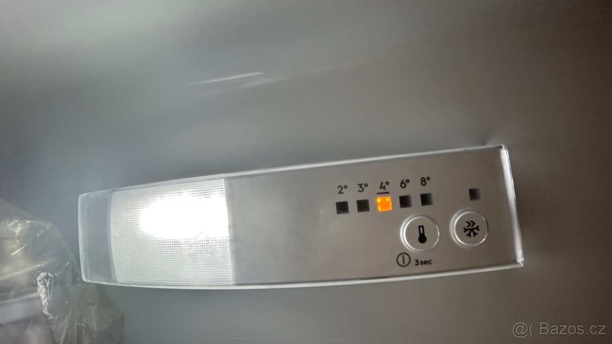 Vestavěná lednice s mrazákem - 4