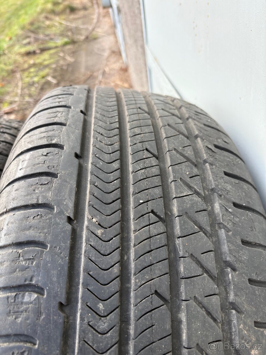 Goodyear 255/55 R19 - 4