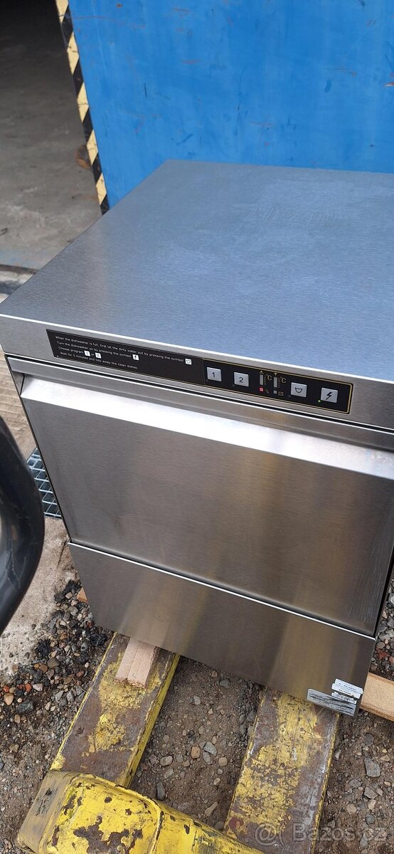 Podstolový mycí stroj HOBART ECOMAX - 4