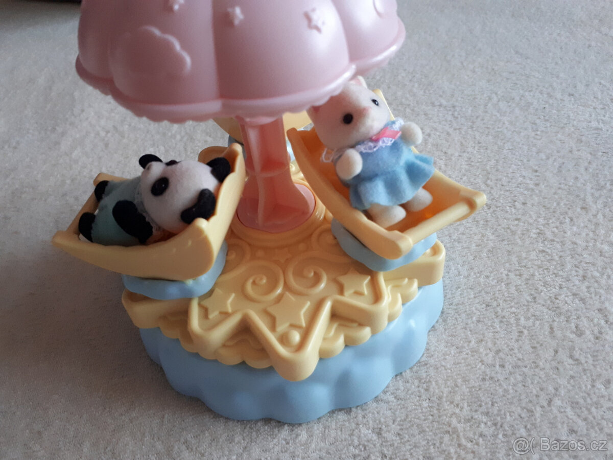 Sylvanian Families Carousel - kolotoč - 3 figurky - 4