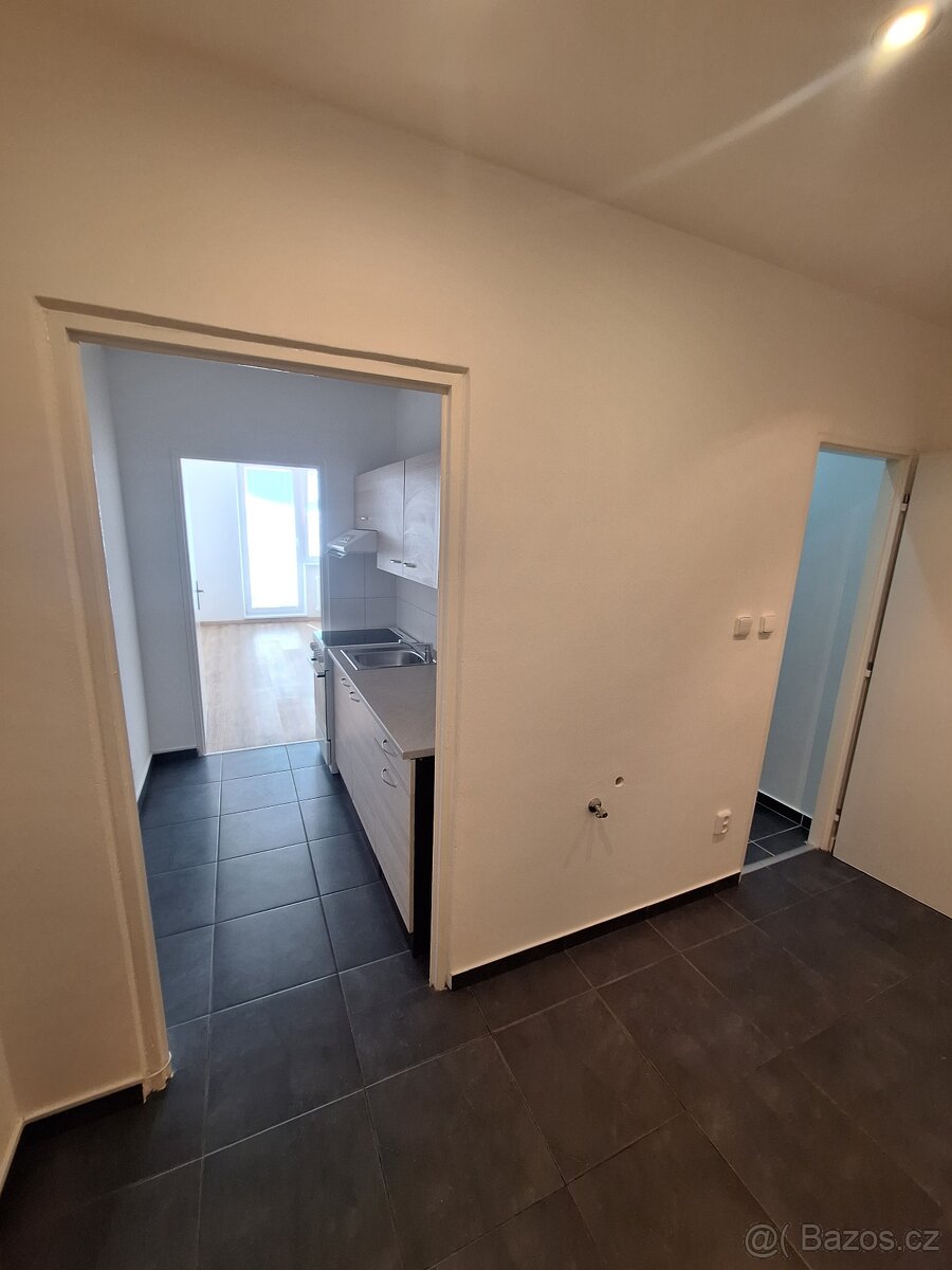 Pronájem bytu 1+kk v centru Uherského Hradiště - 4