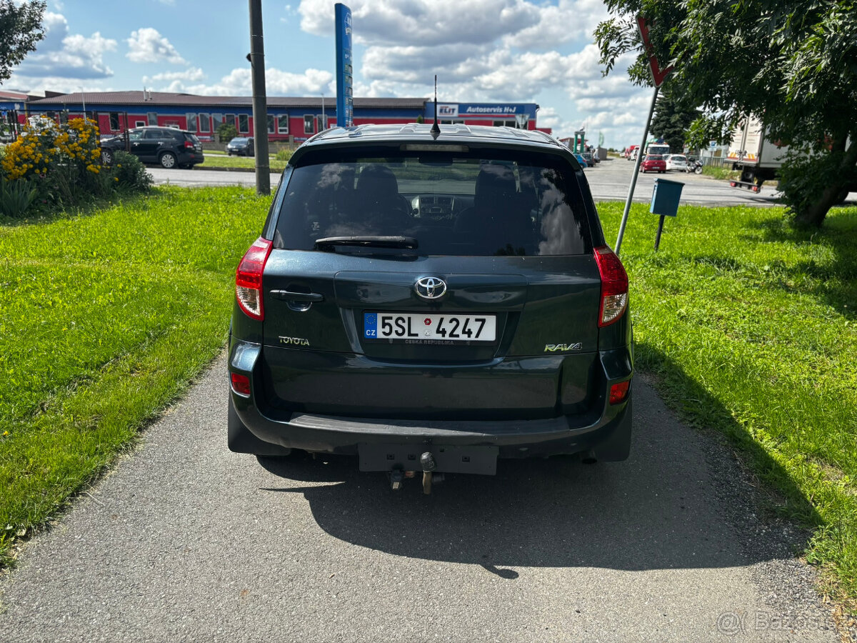 Toyota Rav4 2.2D-CAT 130kW, 4x4, SUV, Manual, Klima, Tažné - 4