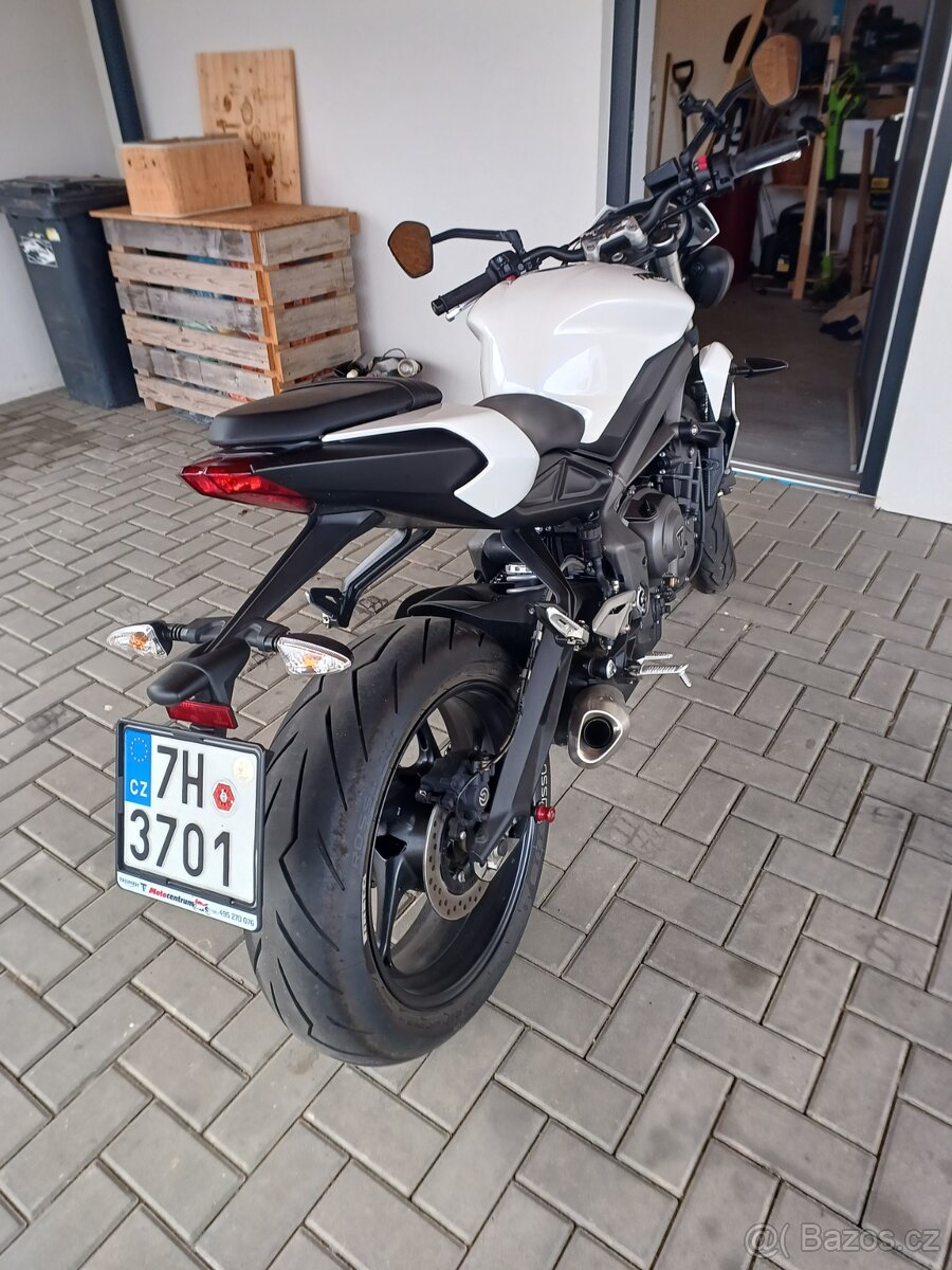 Triumph Street Triple S - 4