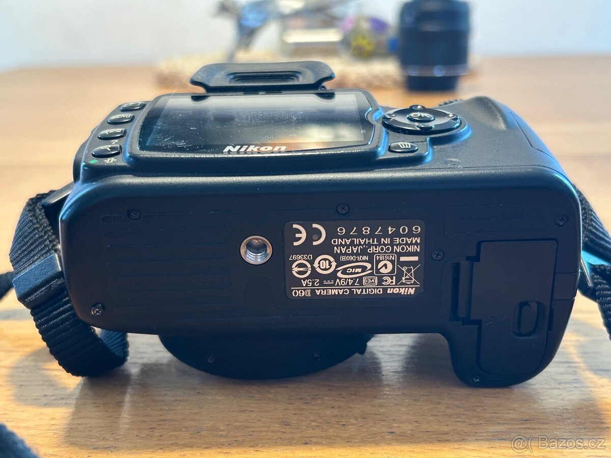 Nikon D60 na díly / k opravě - 4