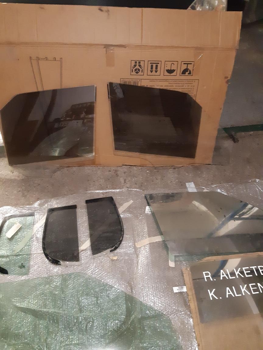 Škoda Fabia S 2000 -strartér, skla do dveří . - 4