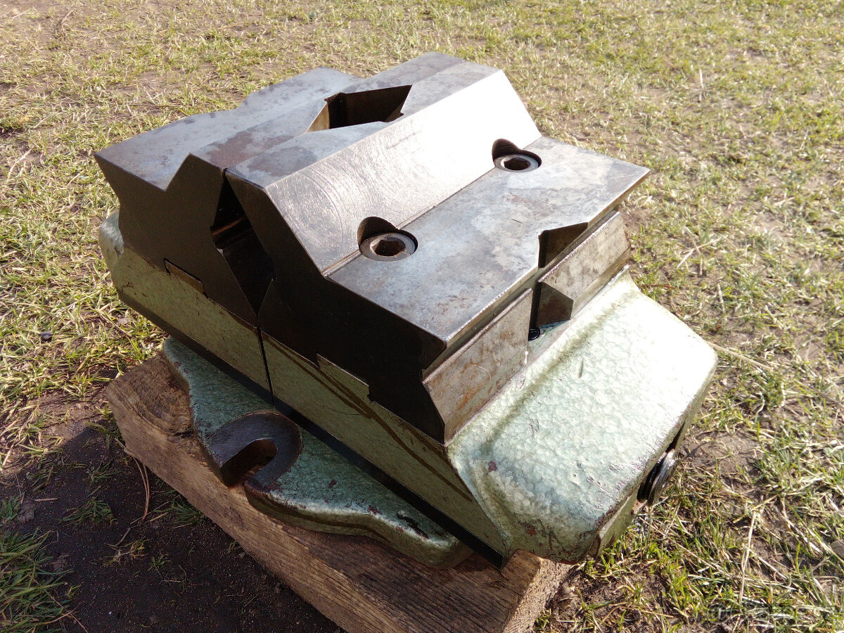 Strojní svěrák prizmatický - 4