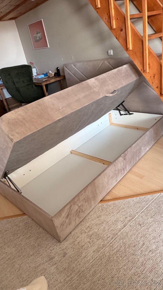 Manželská postel spěchá - 4