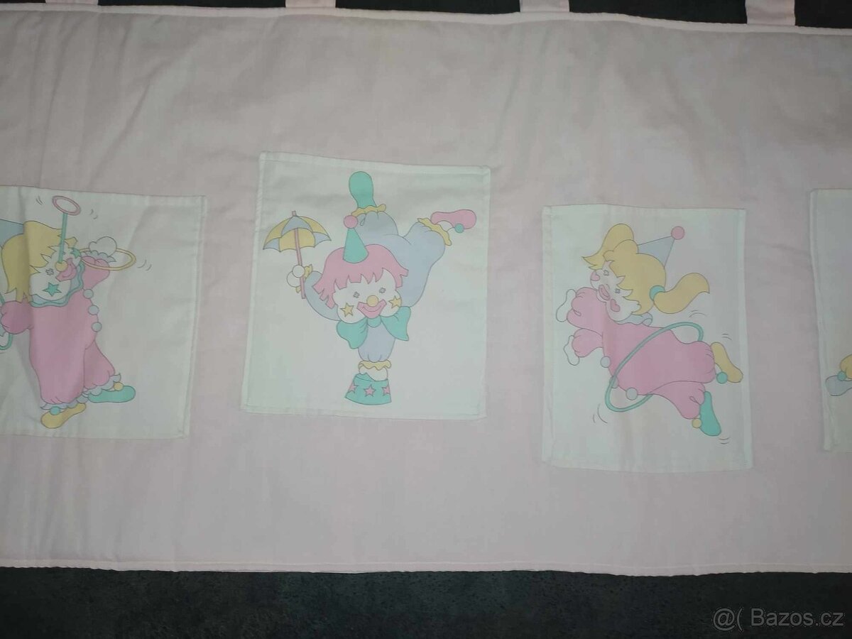 Kapsář okolo postele - 4