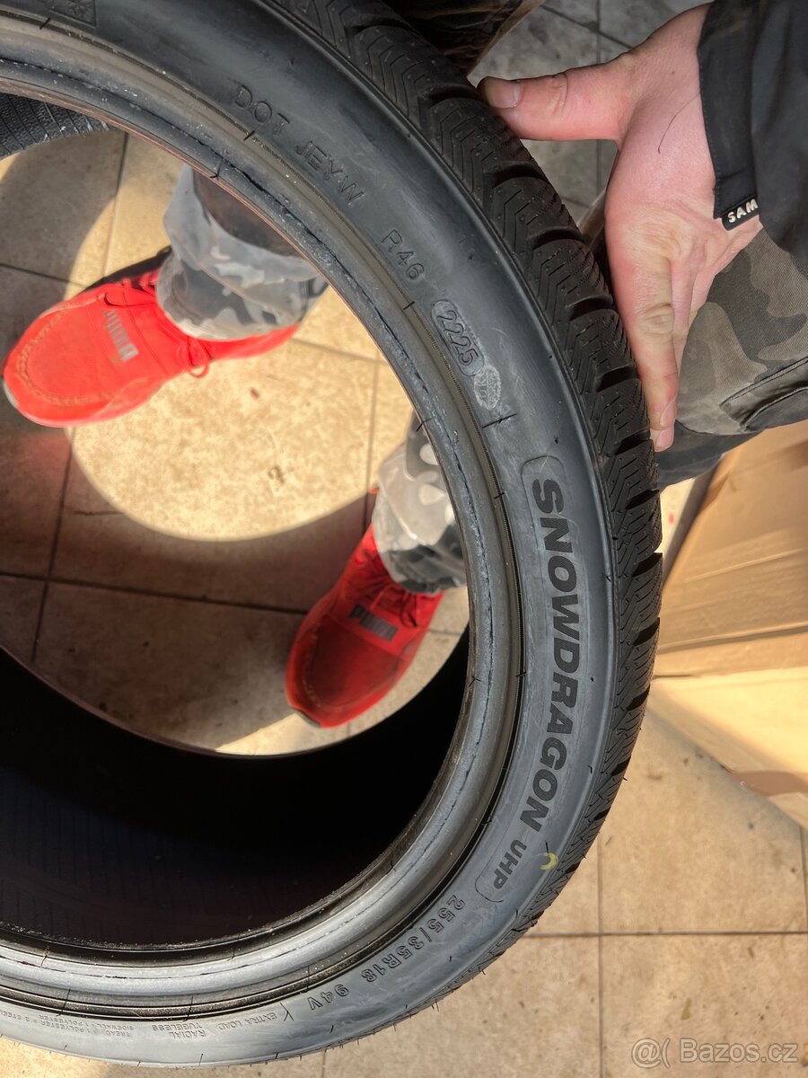Zimní pneu 225/40 a 255/35 R18 - 4