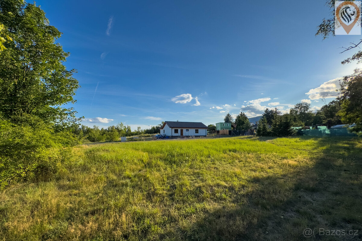 Prodej stavebního pozemku 2054 m² Košťany – pohled 4