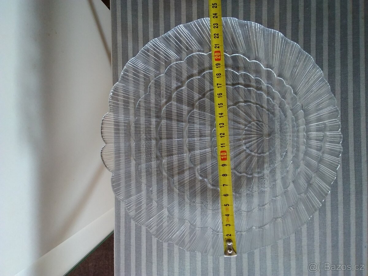 Skleněná miska, nebo spíše talíř. - 4