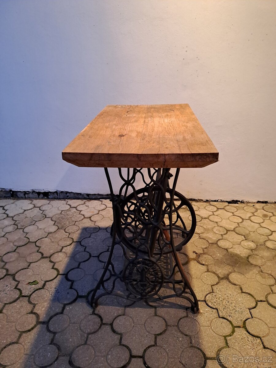 Stolek červený dub singer - 4