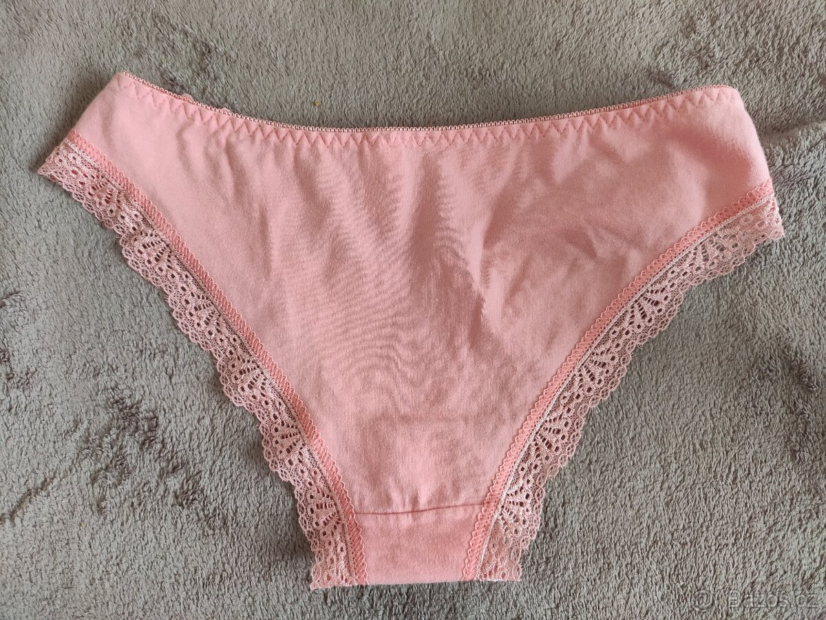 Kalhotky M - L kus 30,- - 4