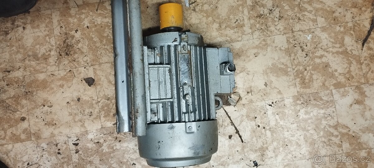 svářečka a motor - 4