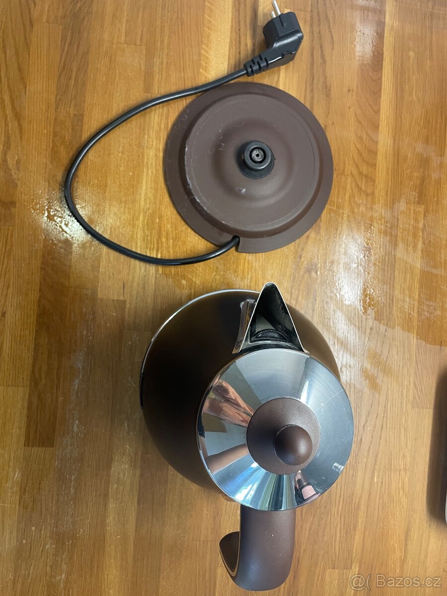 Rychlovarná konvice Delonghi - 4