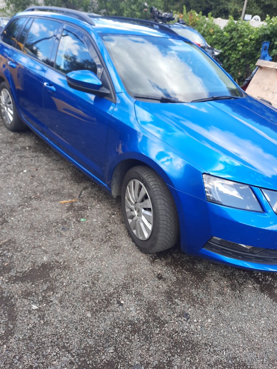 Škoda Octavia 3 1.6tdi modrá bila - 4