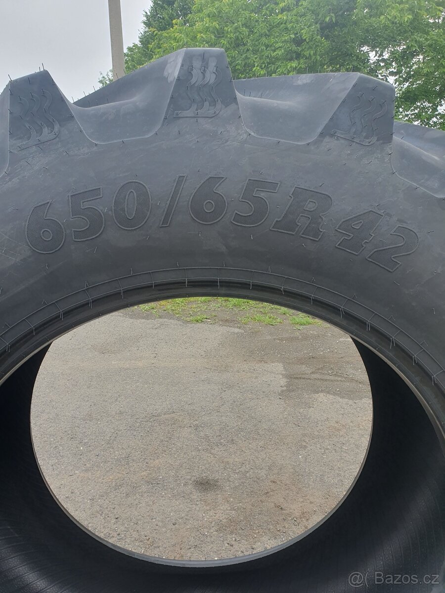 Pneu BKT 650 / 65 R42 - 4