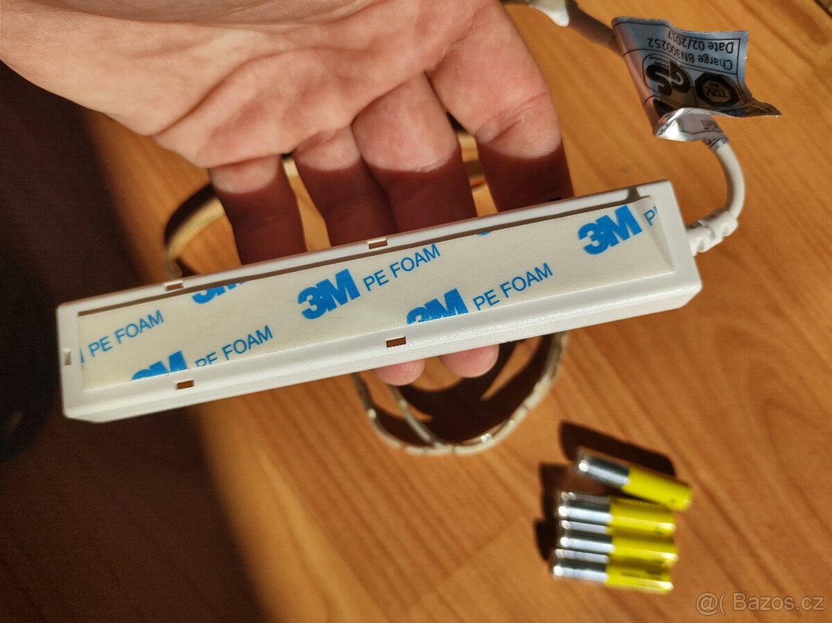 Nová nalepovací LED světla s pohybovým čidlem - 4
