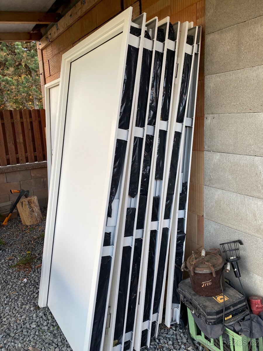 Masivní dveře + ocelová zárubeň - 4