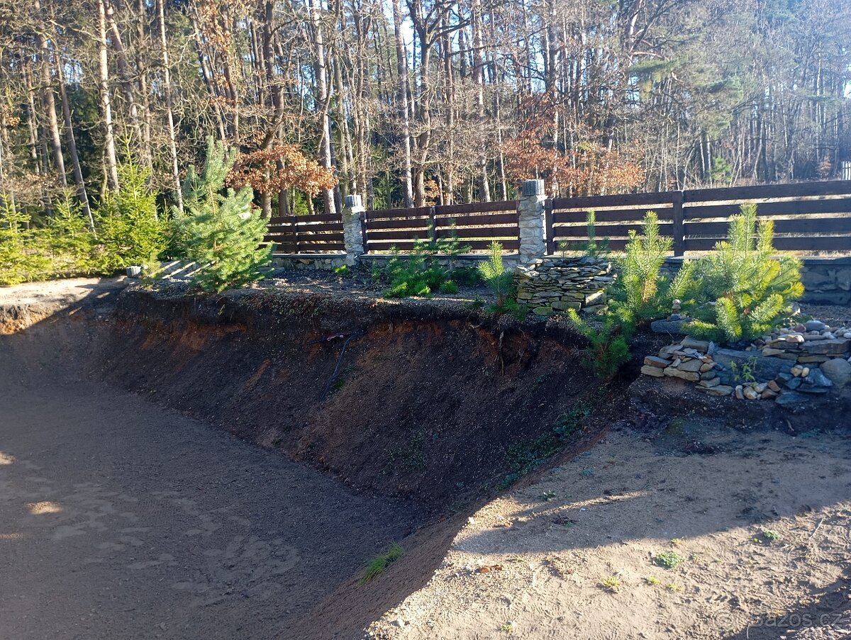 Stavební pozemek 735m2 + obytný kontejner - 4