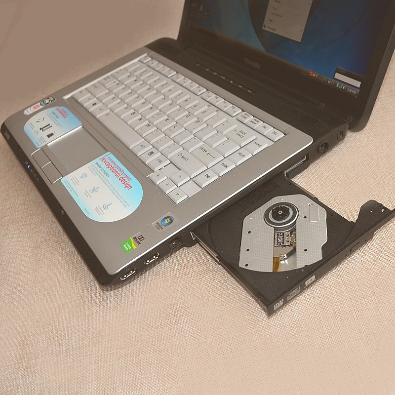 Toshiba LopTop "Satellite"A215-S5824 - 4