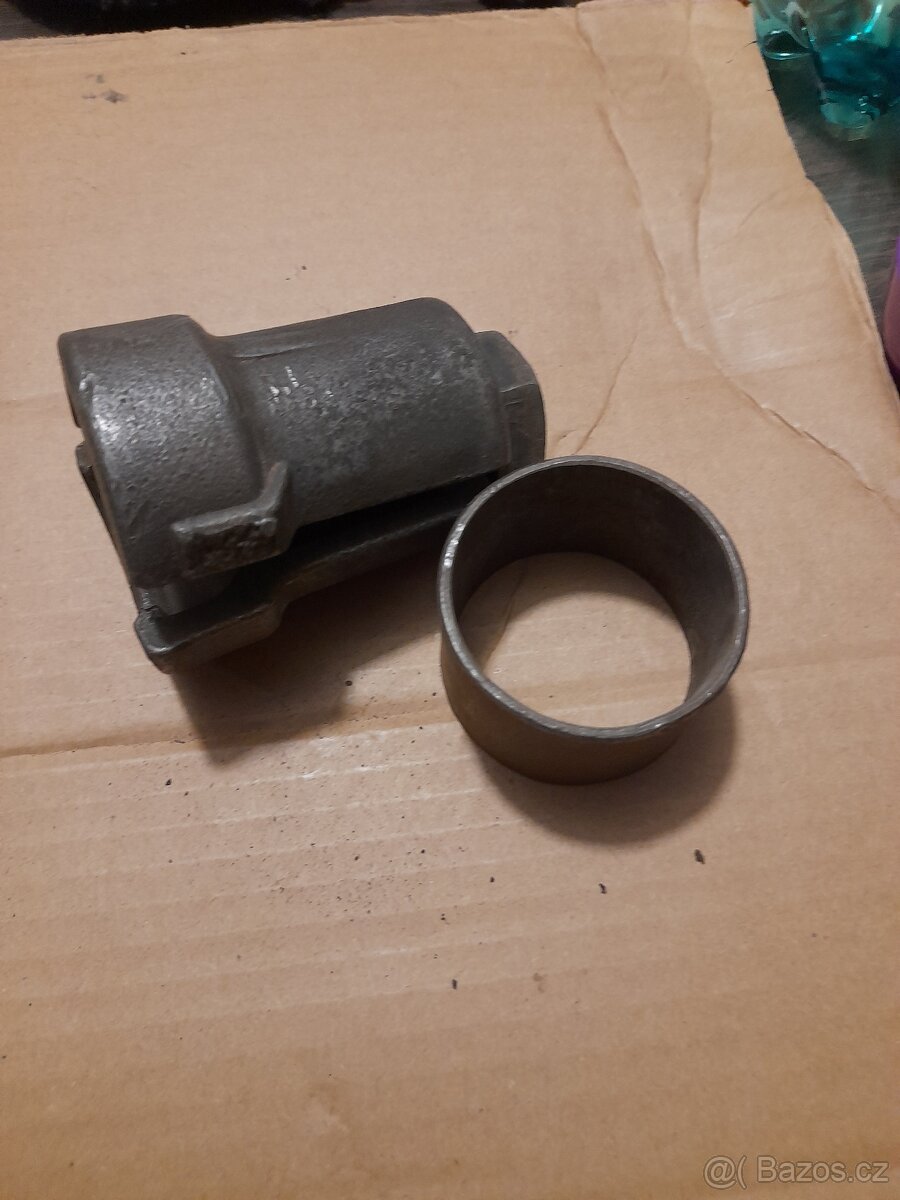 TRABANT TOVÁRNÍ STAHOVÁK NÁBOJŮ KOL. - 4