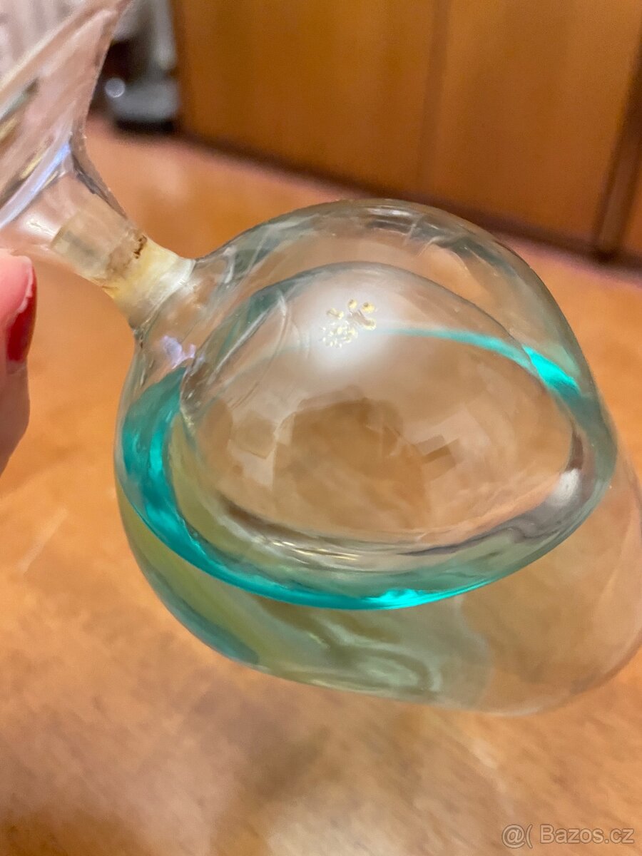 Sklenička se zelenou tekutinou - 4