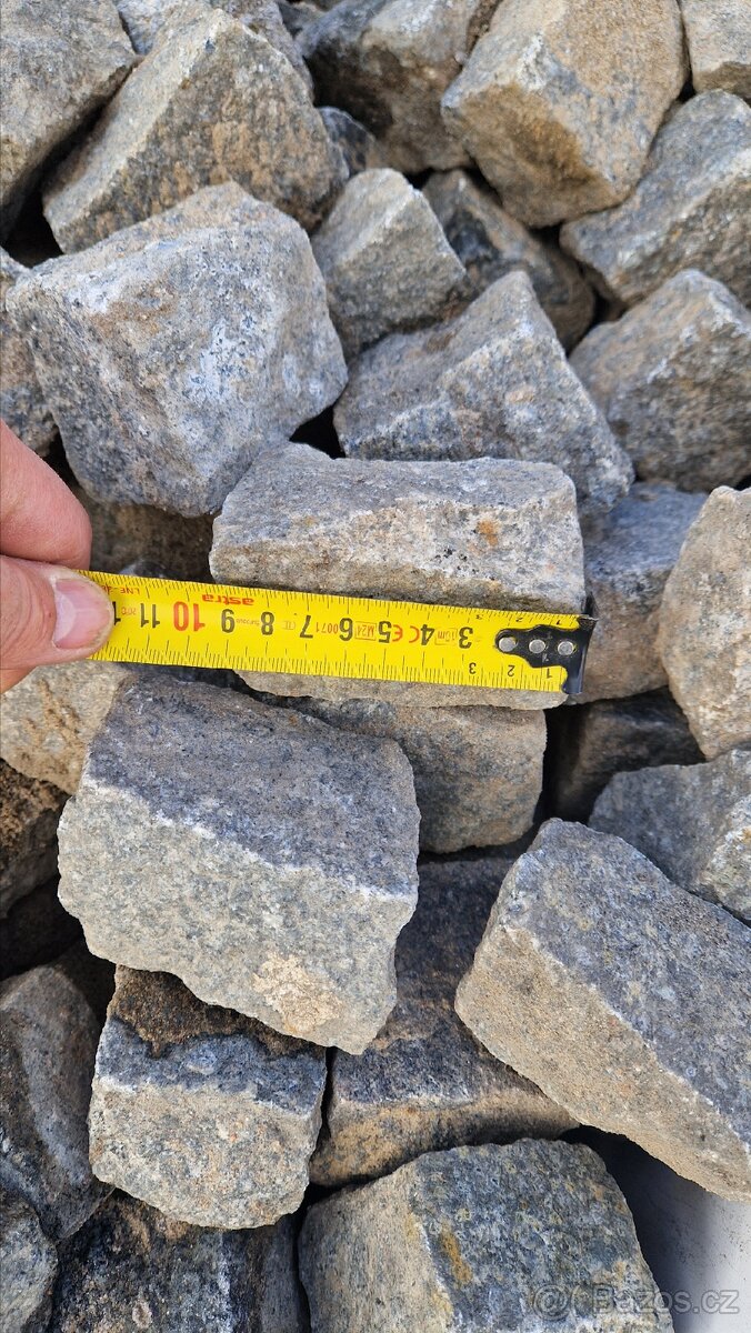 Dlažební kostky. Menší - 4