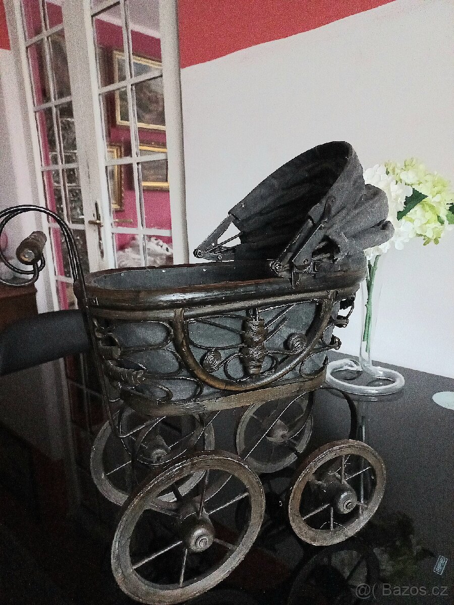 Kočárek starožitný pro panenky - 4