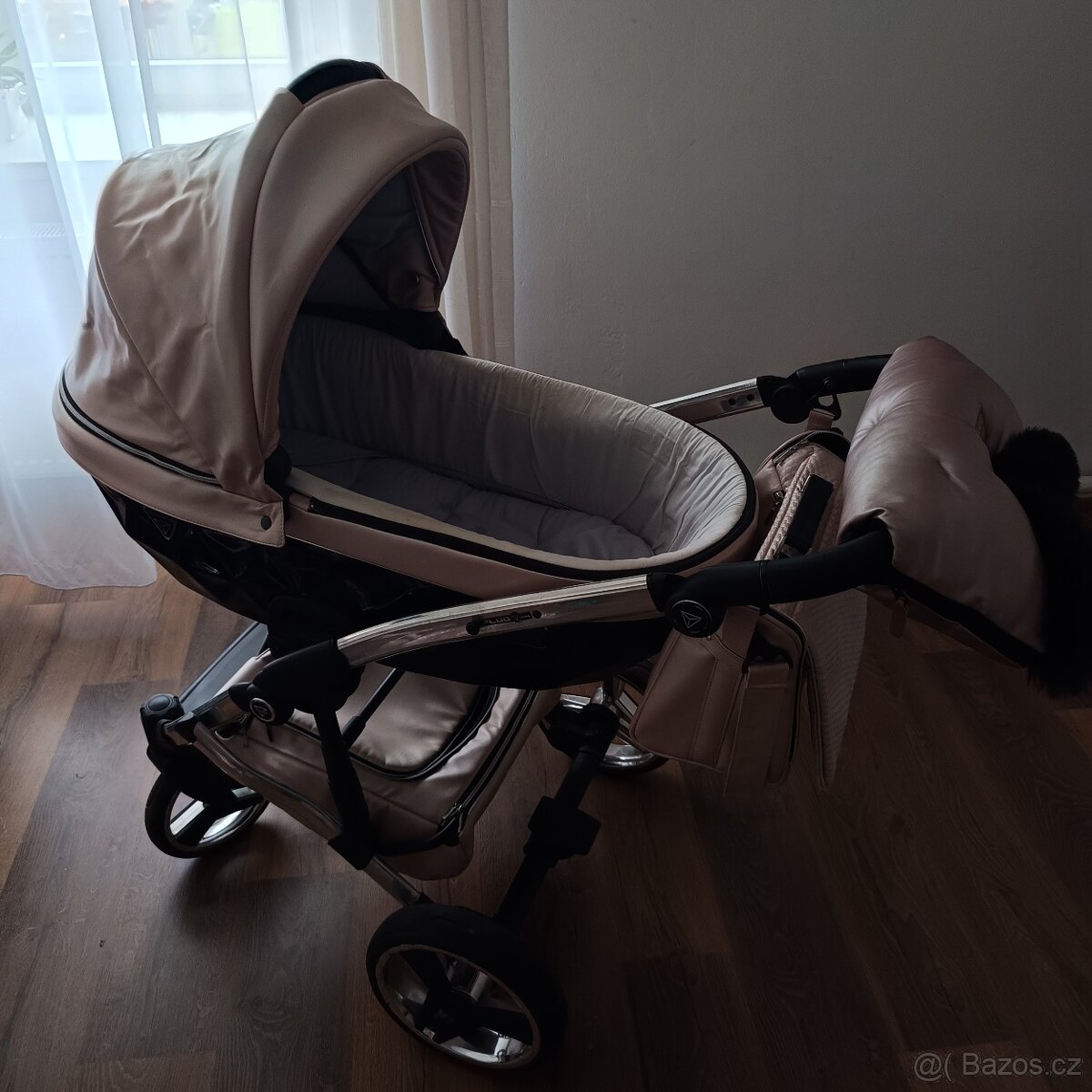 Kočárek Junama - 4
