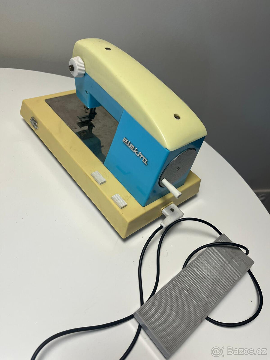 Retro hračka - dětský šicí stroj PIKO elektra - 4
