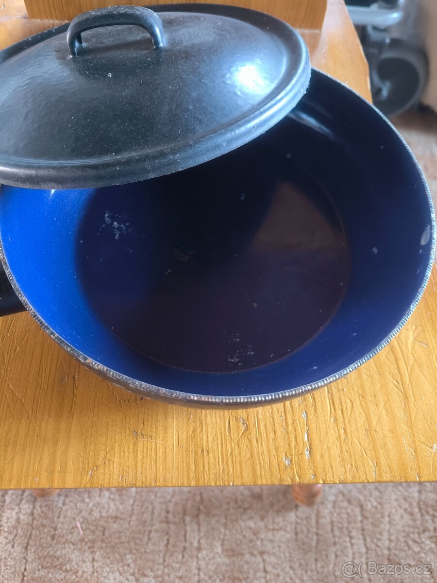 Litinová pánev s poklicí - 4