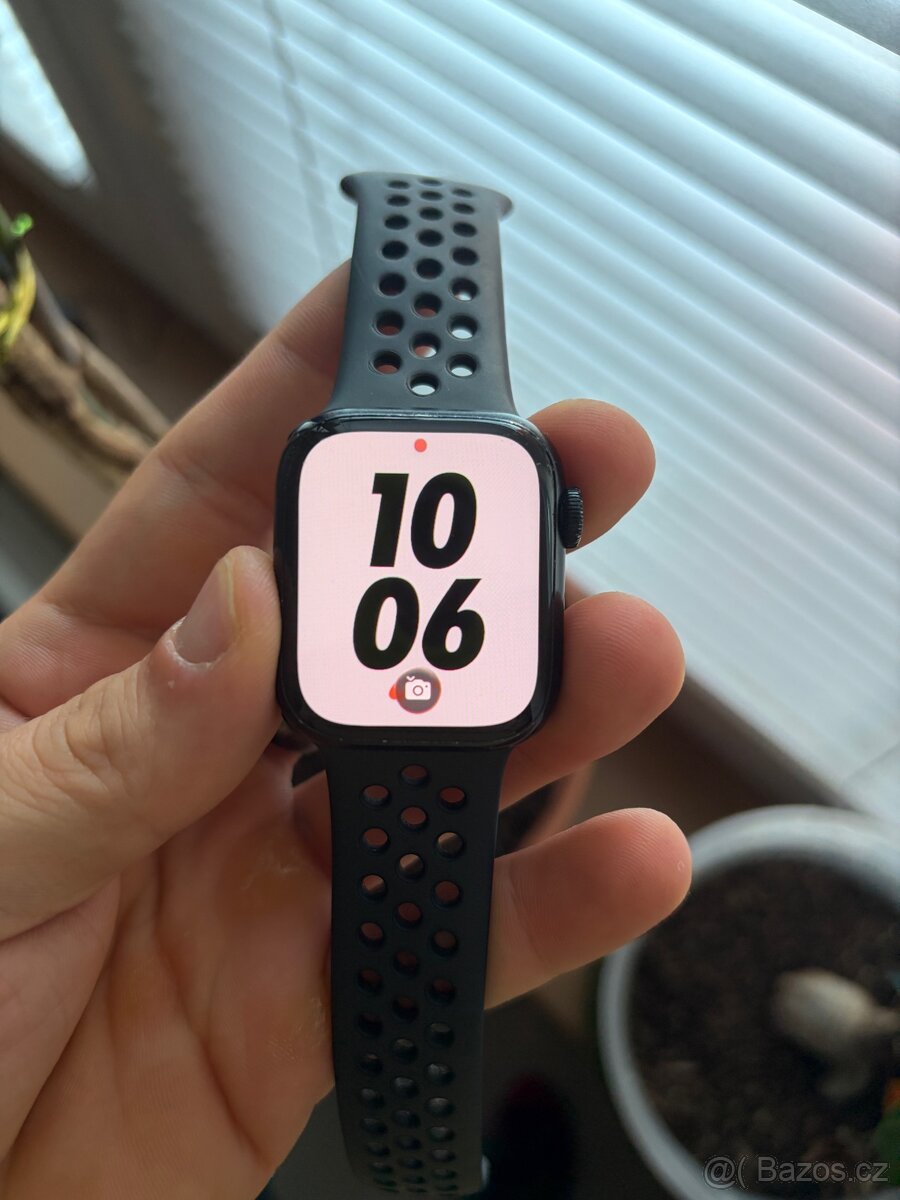 Apple Watch 7 41mm Nike verze - 4