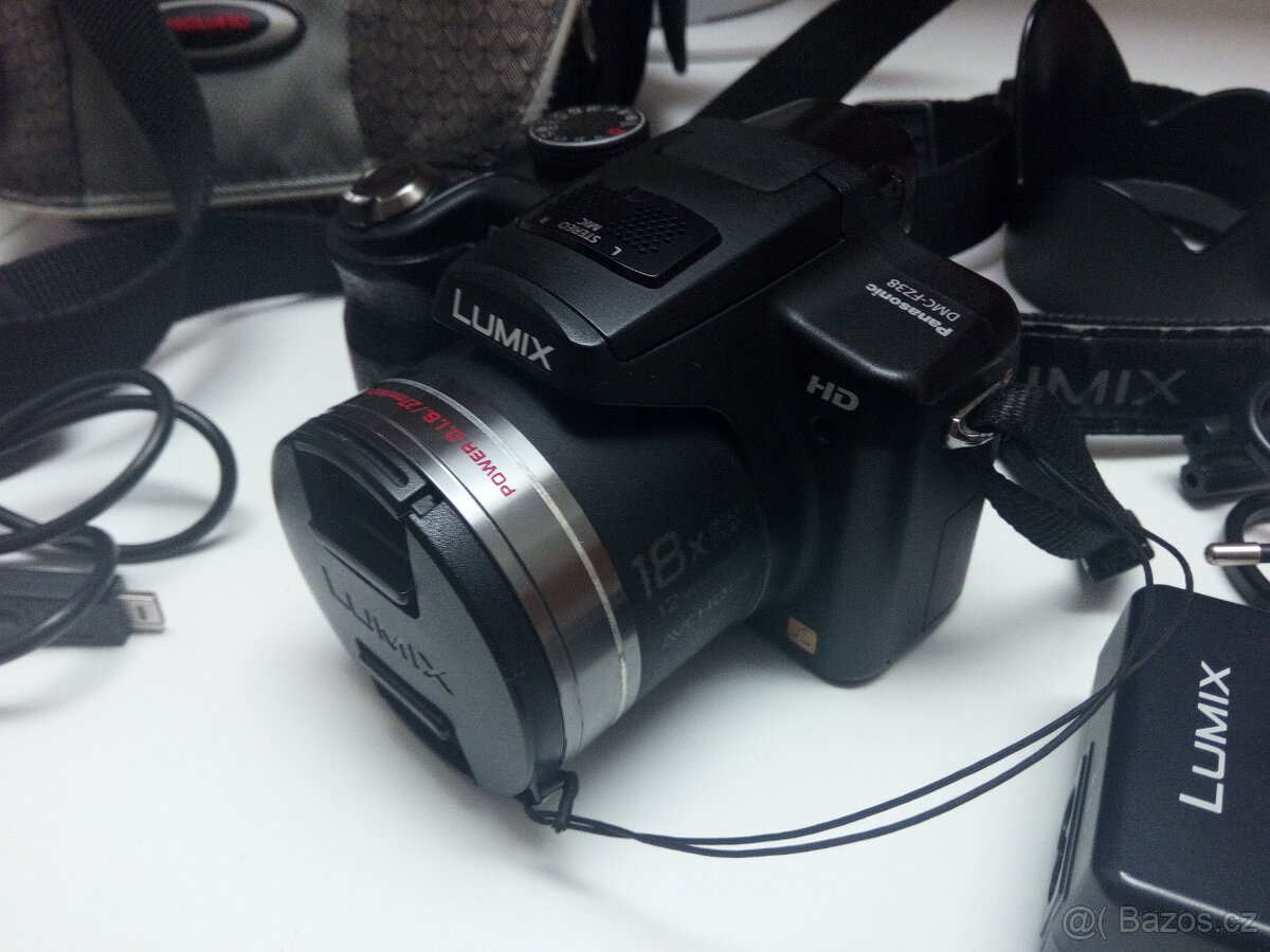 Superzoom Panasonic Lumix DMC-FZ38, komplet příslušenství - 4