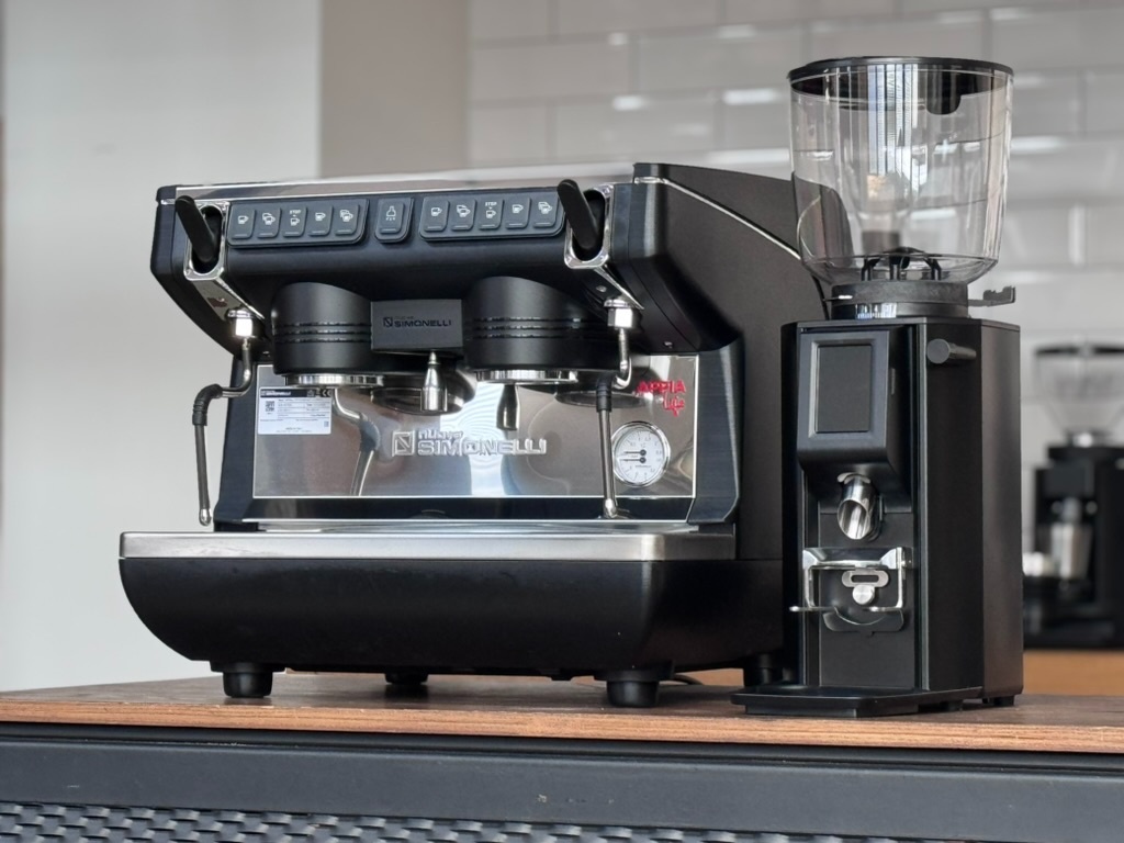 Kávovar Nuova Simonelli Appia Compact Life 2GR + Anfim Luna - 4