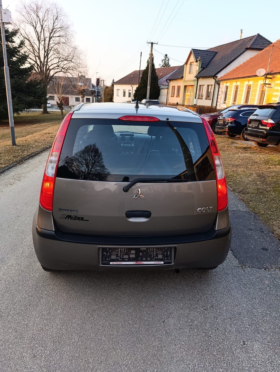 Mitsubishi Colt - 4
