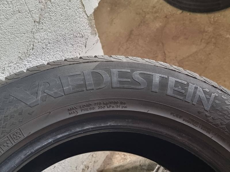 Celoroční Vredestein 225 60 17 - 4