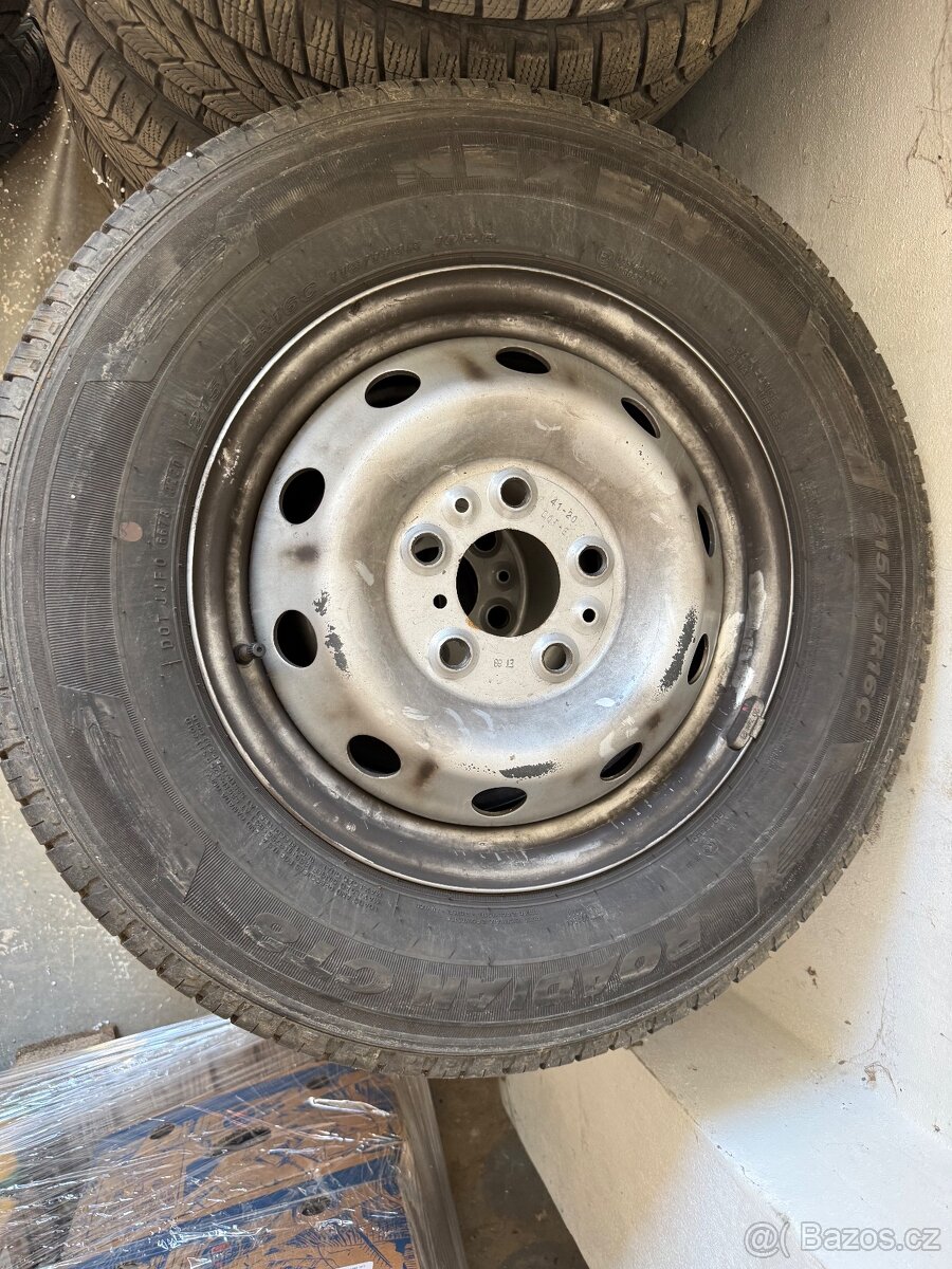 Prodám letní pneu NEXEN 215/75/16C - 4