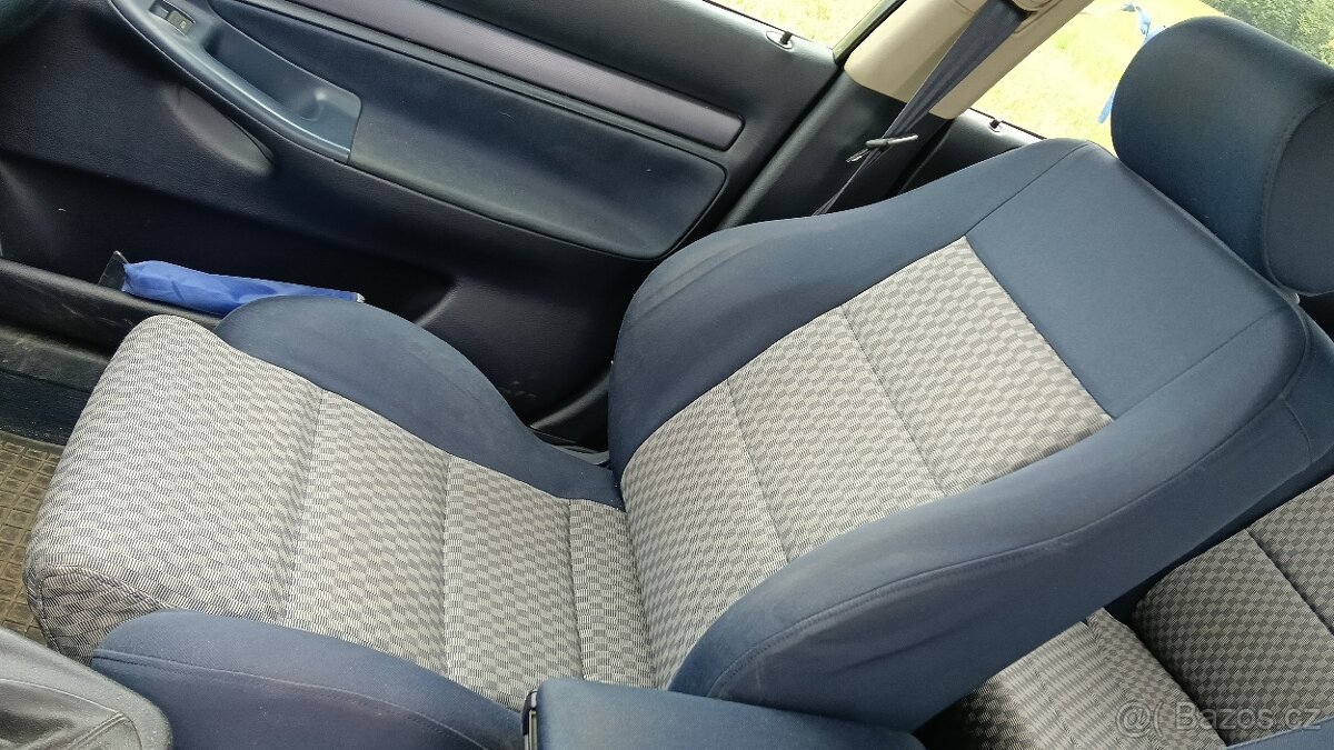 Audi A4 B5 1.8 quattro 4x4 modrý interiér - 4