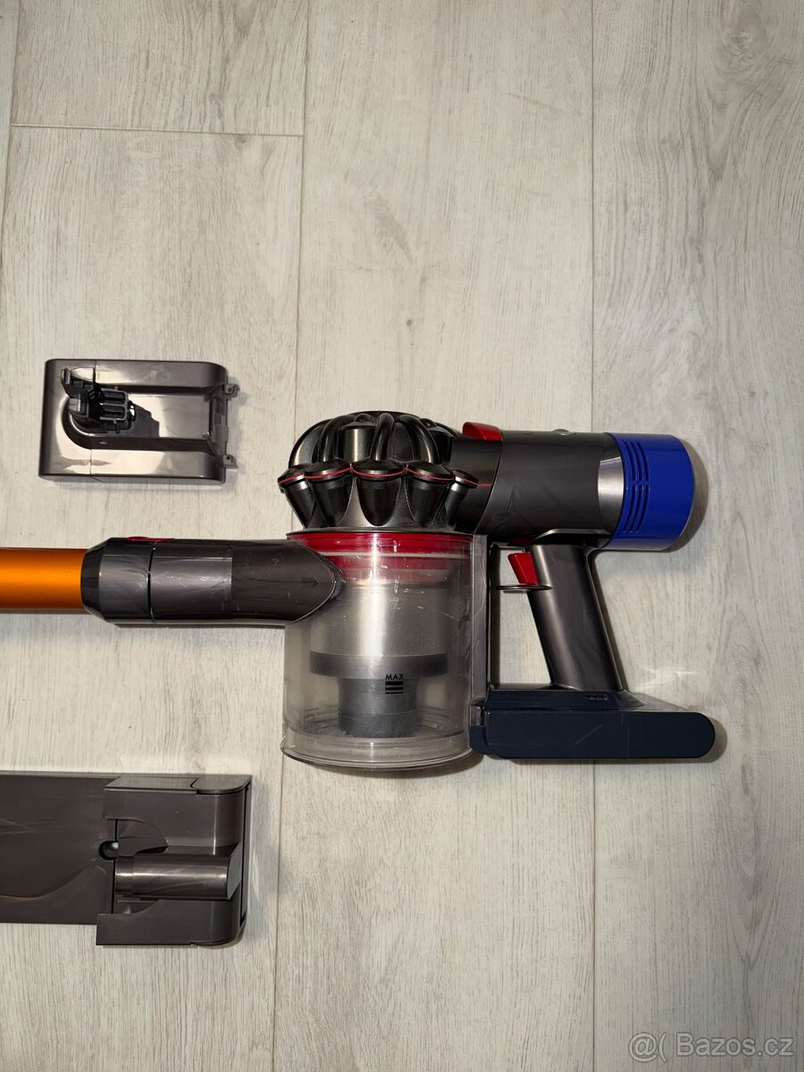Tyčový a ruční vysavač Dyson V8 - 4