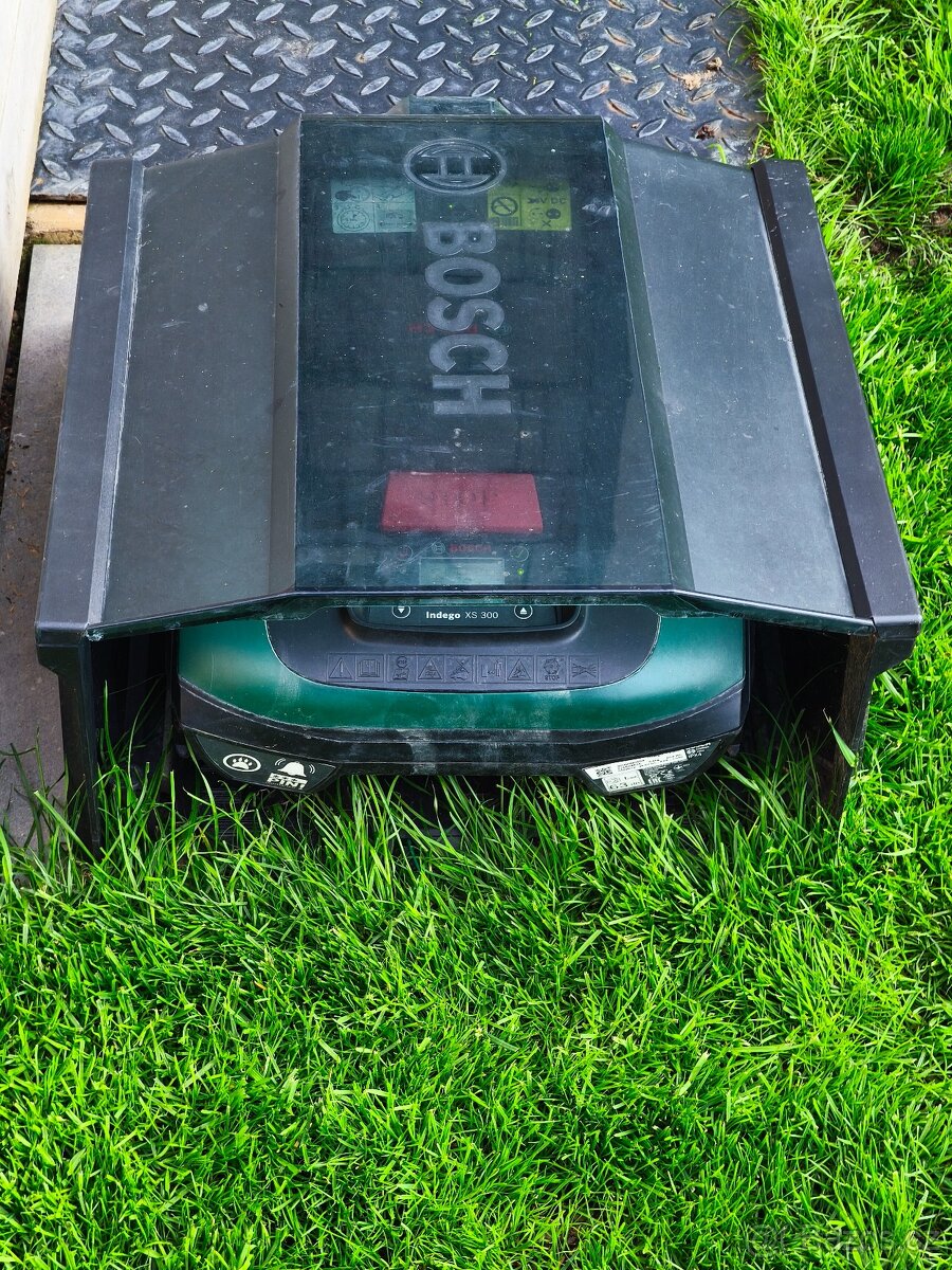 BOSCH Robotická sekačka Indego XS 300 - 4