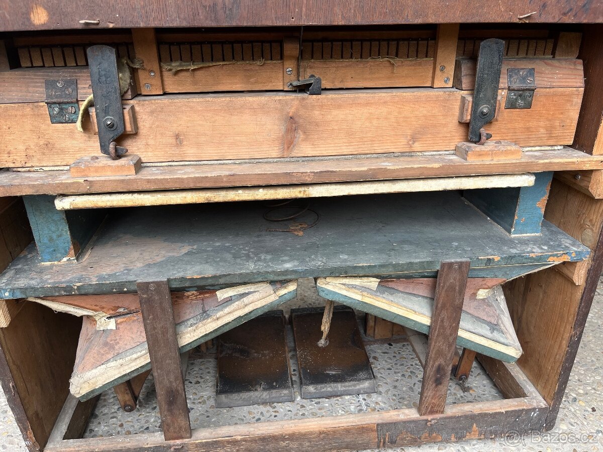 Nefunkční harmonium K.NEUSSER NEUTITSCHEIN - 4