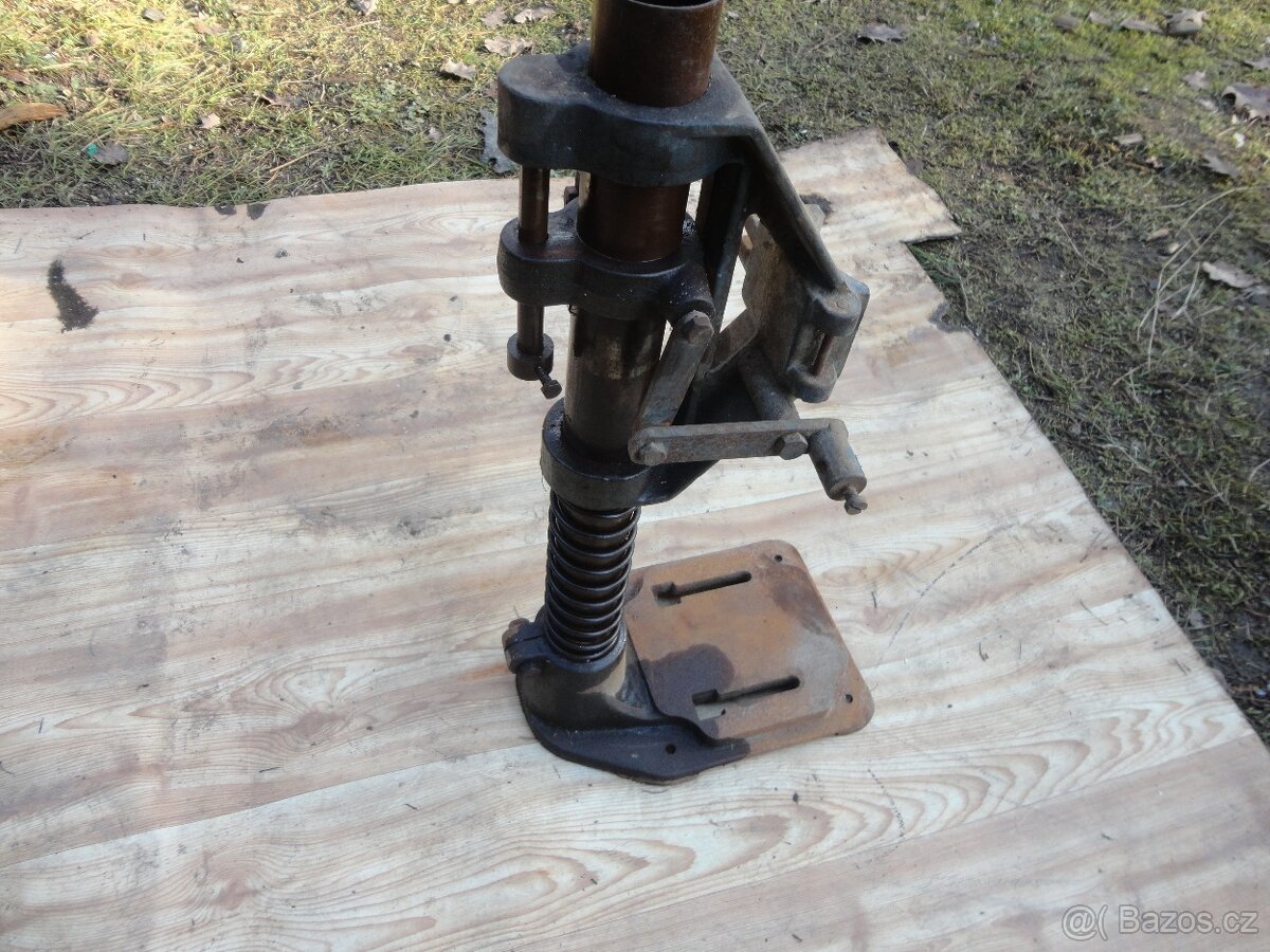 Litinový držák vrtačky - 4