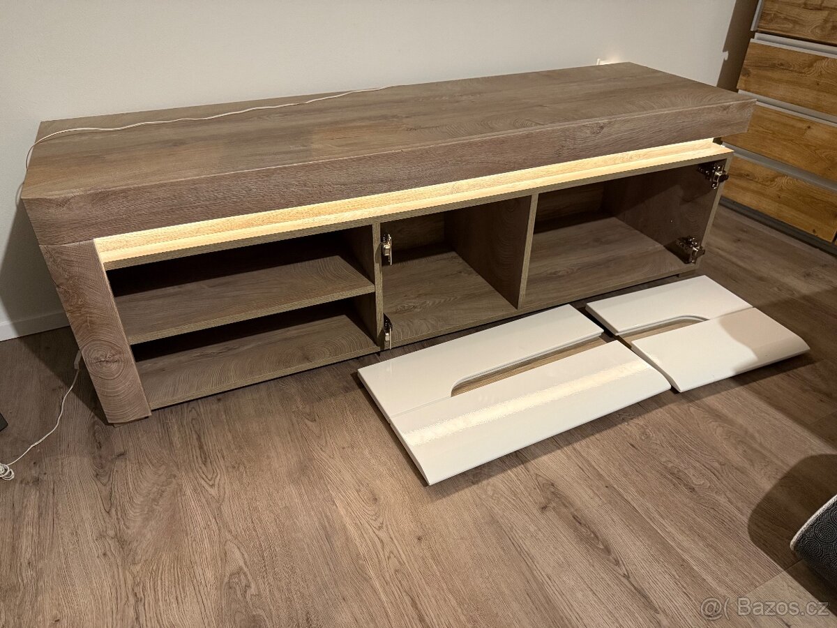 Televizní stolek a vitrína - 4