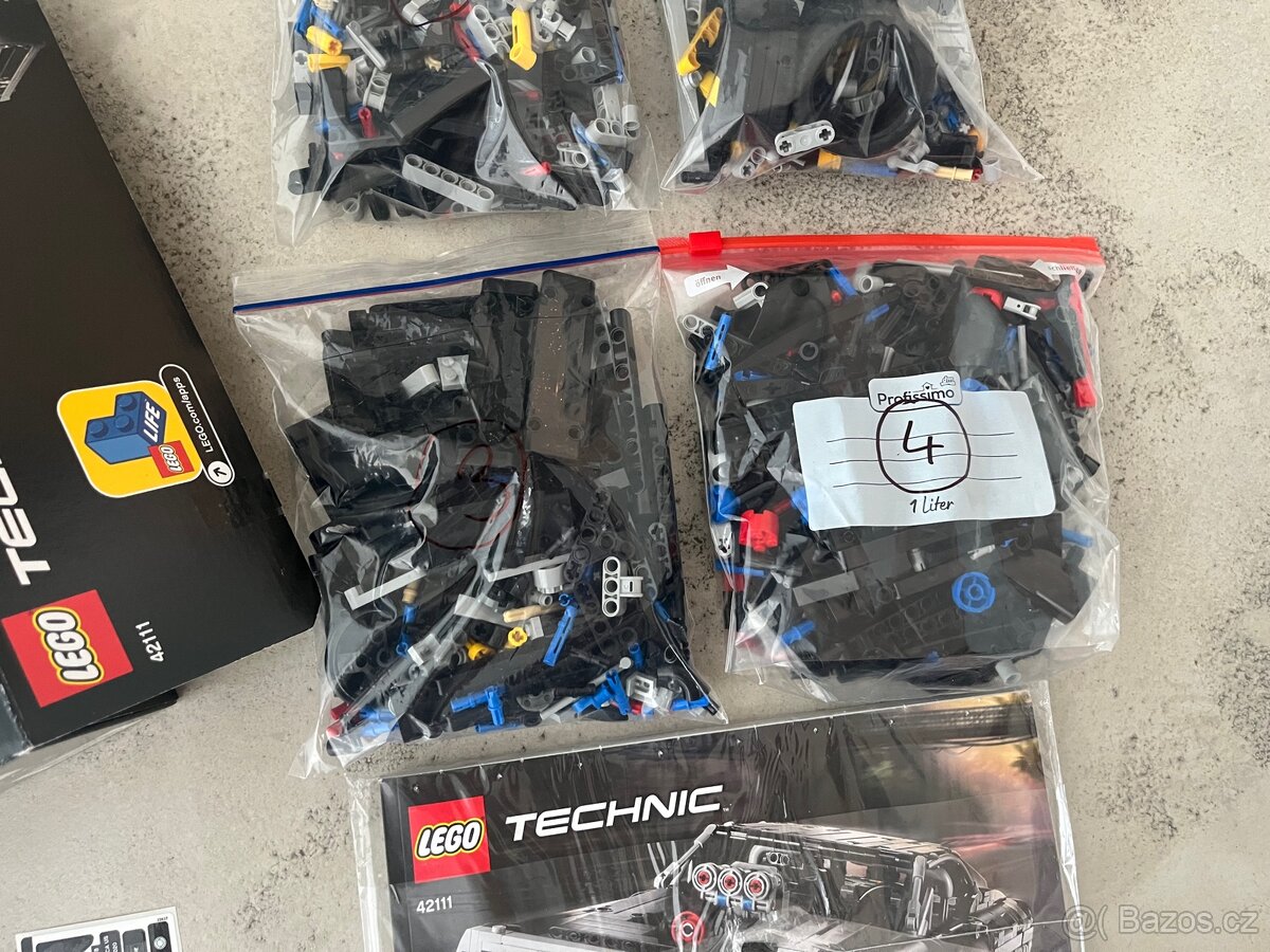 LEGO 42111 Technic - Dom's Dodge Charger - 4