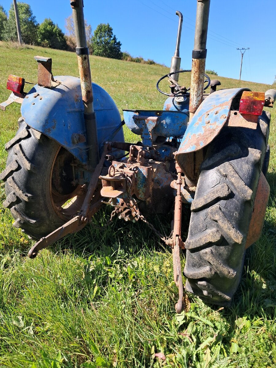 Traktor Fordson Dexta - 4
