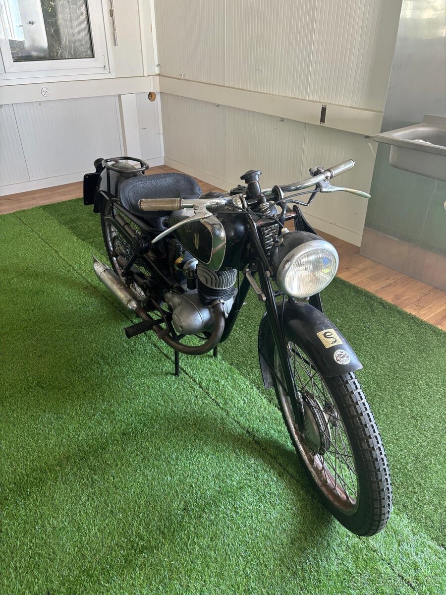 Motocykl značky DKW, model RT 125 - 4