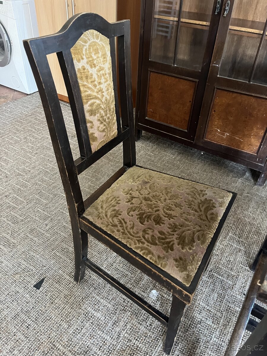 Starý nábytek, starožitnost. - 4