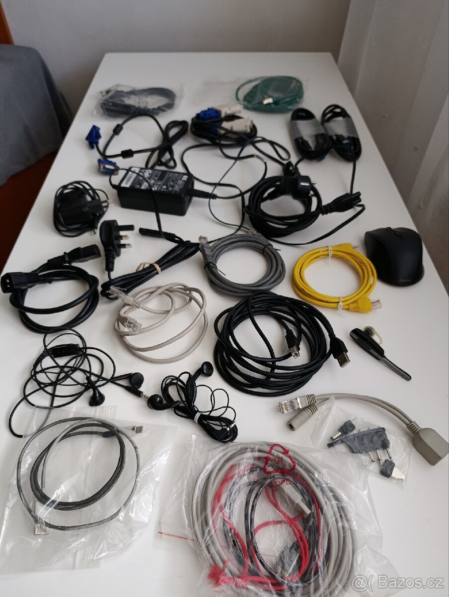 Směs cabelů k PC nabíječka,redukce, sluchátka atd .. - 4